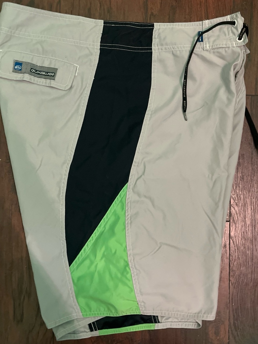 Vintage Y2K Quiksilver Men’s Light Gray Swim Board Shorts